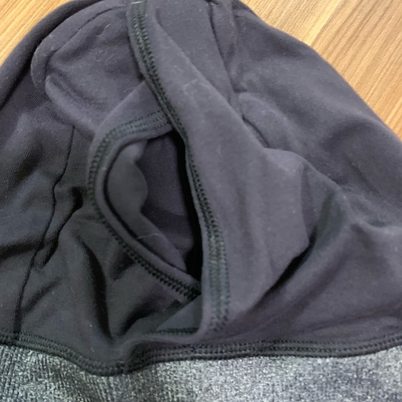 Lululemon run with me toque beanie black EUC - Picture 6 of 7